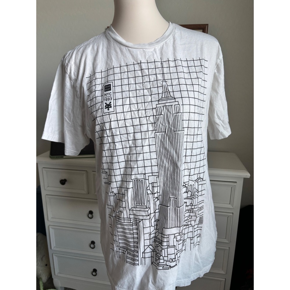Zoo York NYC Skyline Graphic Tee White Empire State Building Skate Shirt Large